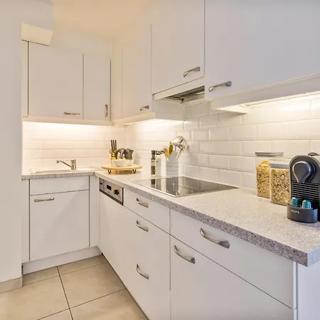 Seapollo-apartment In Walking Distance Of The Beach Apartman *